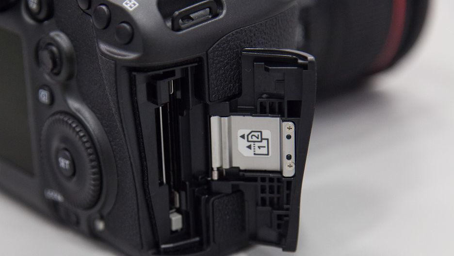 Bir SLR fotoğraf makinesinde video çekmeyi öğrenme Bir SLR fotoğraf makinesinde video çekmeyi öğrenme