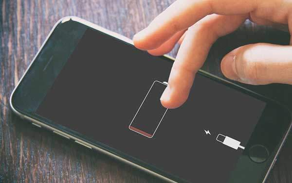 Bataryası biten cep telefonu