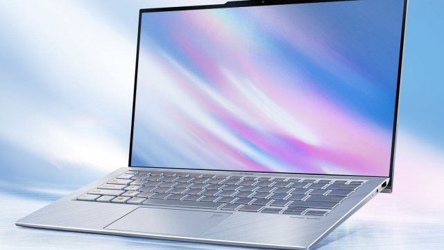 Asus, Dünyanın En İnce Çerçevesine Sahip Dizüstü Bilgisayarını Tanıttı