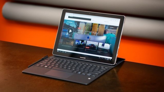 Samsung, Dünyanın İlk 15.6 inçlik 4K OLED Ekranını Tanıttı