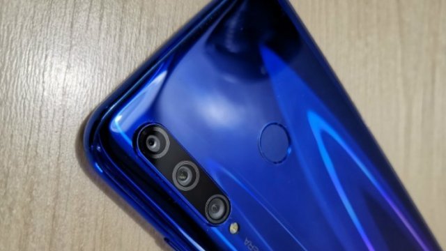 Üç Arka Kameralı Honor 10i Ortaya Çıktı