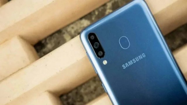 Üç Arka Kameralı Galaxy M11 Tanıtıldı
