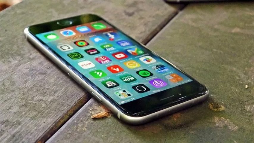 Apple, iPhone 7 Öncesi Modellerin Fişini Çekiyor
