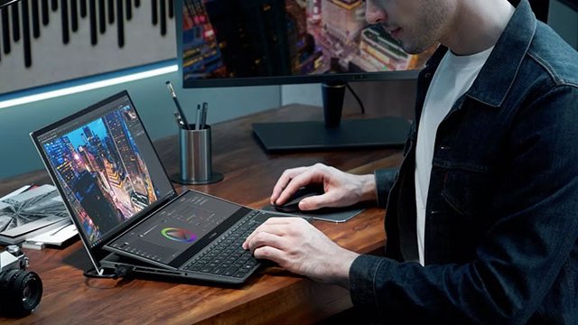 Çift Ekranlı Asus Zenbook Pro Duo 15 Görücüye Çıktı