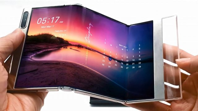 Samsung’dan Yuvarlanan Ekranlı Telefon
