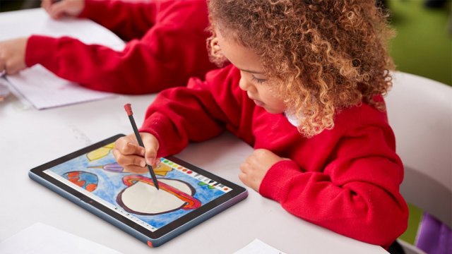 Lenovo’nun Windows 11 İşletim Sistemli Tableti Lenovo 10w Tanıtıldı