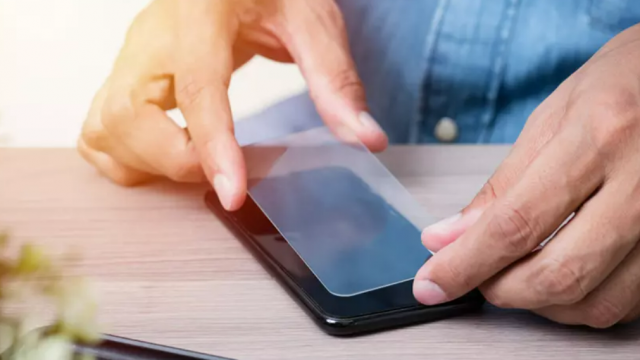 Akıllı Telefona Cam Koruyucu Nasıl Takılmalıdır?