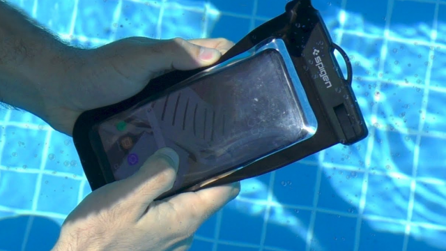 Su Geçirmez Telefon Kılıfları Gerçekten Su Geçirmiyor mu?
