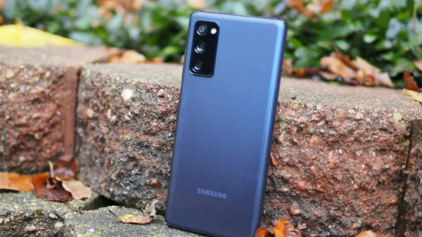 Samsung Dağıtıma Devam Ediyor, Galaxy S20 FE'de Güncelleme Aldı