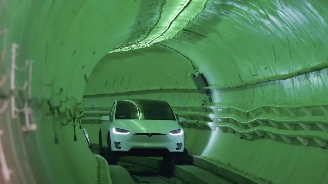 Space X çalışanlarına özel milyon dolarlık yeraltı otoparkı: Hyperloop