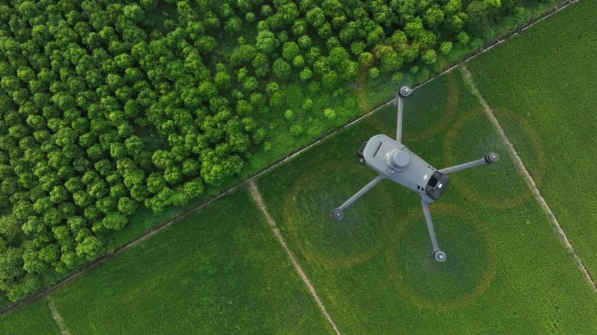 DJI, 5 Kameralı ve Multispektral Sensörlü Mavic 3M Drone'u Tanıttı