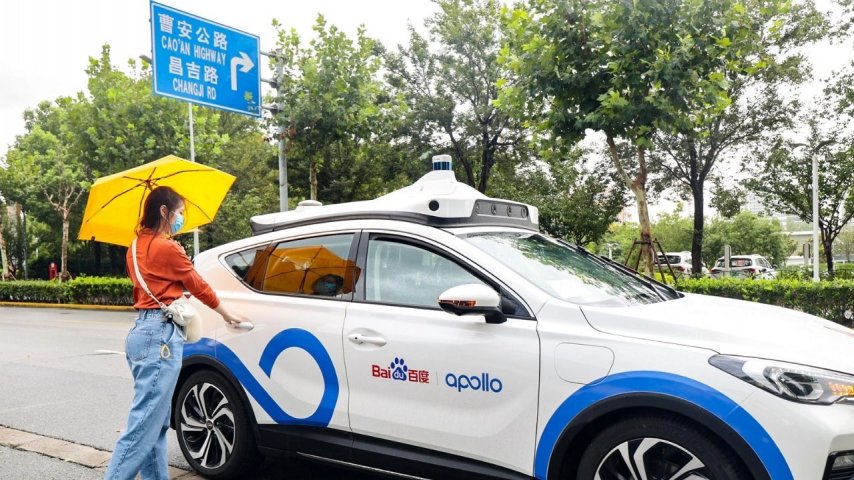 Çin’de robot taksi kullanımı sürücülü taksileri solladı