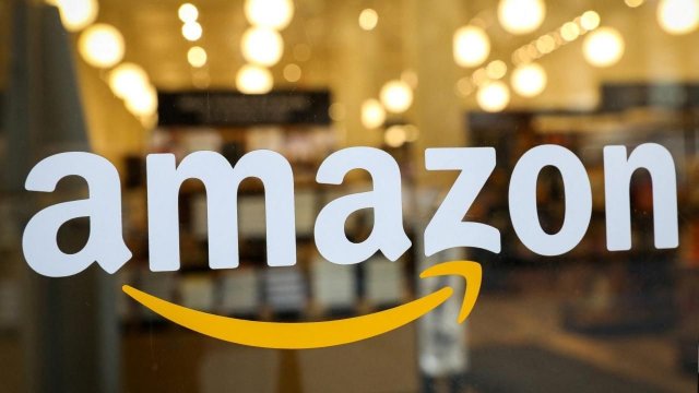 Amazon, MacBook Satın Alananlara Köpek Maması Gönderiyor