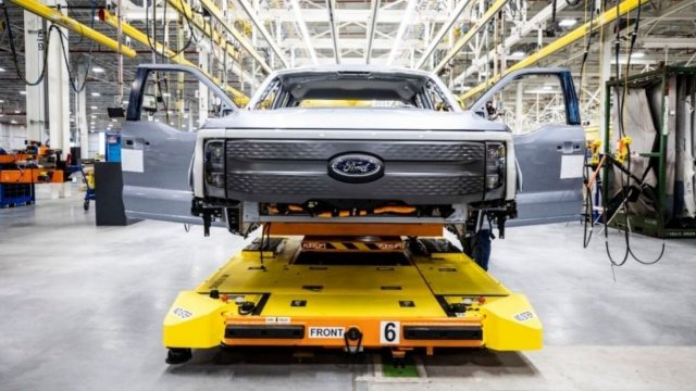 Ford F-150 Lightning teslimatları pil sorunu sebebiyle askıya alındı