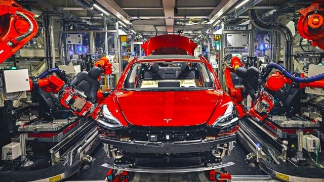 Tesla, 4 milyonuncu elektrikli aracı üretti