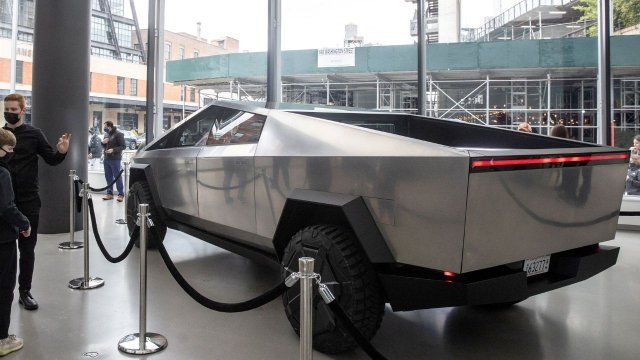 Tesla’nın yeni güncellediği Cybertruck görücüye çıktı