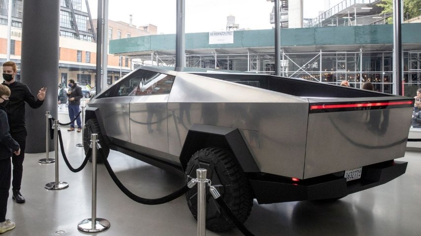 Tesla’nın yeni güncellediği Cybertruck görücüye çıktı