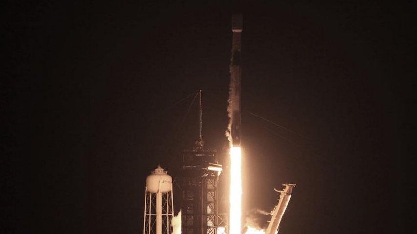 Space X, Falcon 9 roketiyle rakibinin uydularını yörüngeye fırlattı