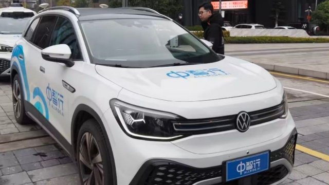 Çinde otonom sürüş için bariyer ve direklere sensör yerleştirilecek