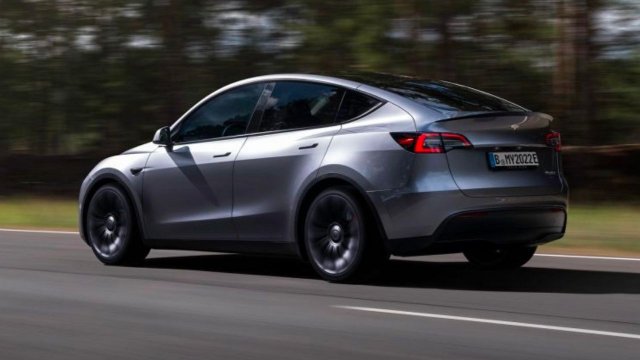 Tesla Model 3 fiyatları Nisan ayında ikinci kez düştü
