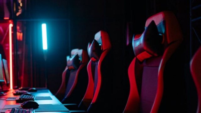 Hawk Oyuncu Koltuğu ile Konforlu Oyun Deneyimi