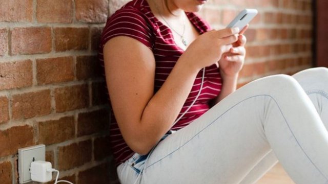 Telefonu Şarj Olurken Kullanmak Zararlı Mı? Okumadan Geçmeyin