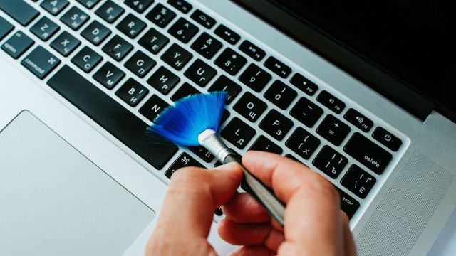 Notebook ekranı nasıl temizlenir?