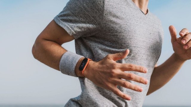 Su Geçirmez Akıllı Bileklikler Aktif Yaşam Tarzınıza Uygun Mu?