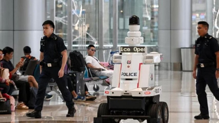 Singapur'da Polis Robotları Görev Başında: Geleceğin Güvenlik Çözümleri