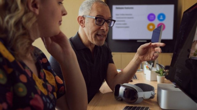 Apple, Vision Pro AR kulaklığı için uygulamalar oluşturmaya yönelik visionOS SDK araçlarını tanıttı