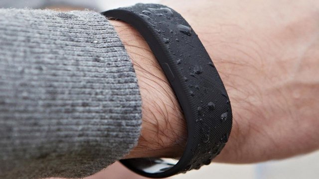 Akıllı Bileklikler Su Geçirmezlik Özelliği Gerçekten İşe Yarıyor Mu?