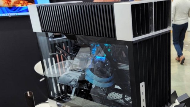 Steacom, fan kullanmadan 600 W'a kadar soğutabilen SG10 kasasını tanıttı