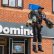 Domino's, jetpack ile pizza teslimatı yaparak bir ilke imza attı!