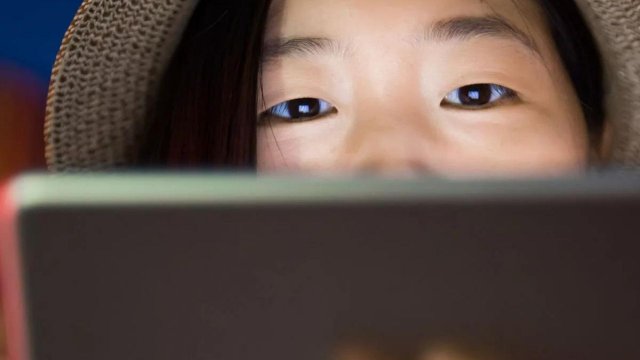 Telefon Ekran Süresi ve Göz Sağlığı: Bir Risk Faktörü Mü?