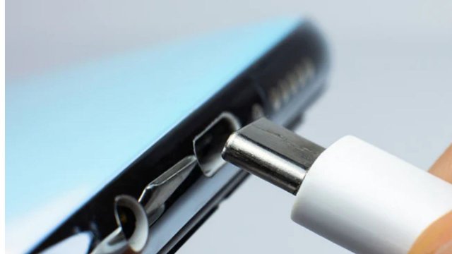 iPhone Şarj Soketini Temizlerken Hangi Hatalardan Kaçınmalıyız?