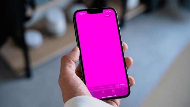 iPhone 13 Serisi Pembe Ekran Sorunu: Neden Olur ve Nasıl Düzeltilir?