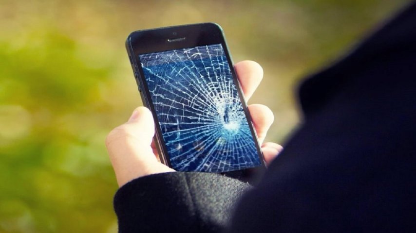 Kırık Akıllı Telefon Ekranıyla Yaşamak: Riskler ve Çözümler