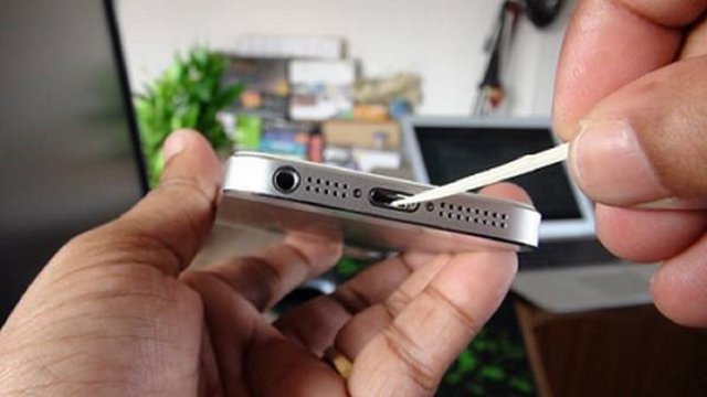 iPhone Şarj Soketini Temizlemek Telefonuma Zarar Verebilir Mi?