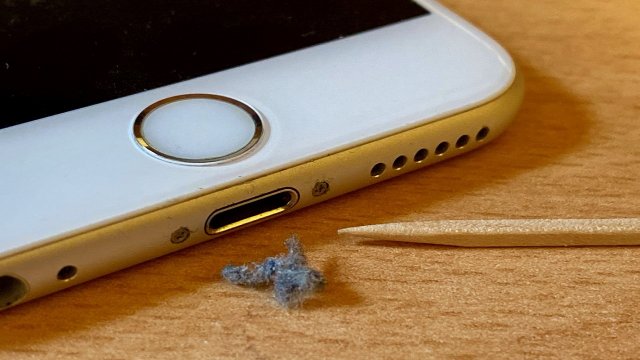 iPhone Şarj Soketinizi Nasıl Temizleyebilirsiniz?