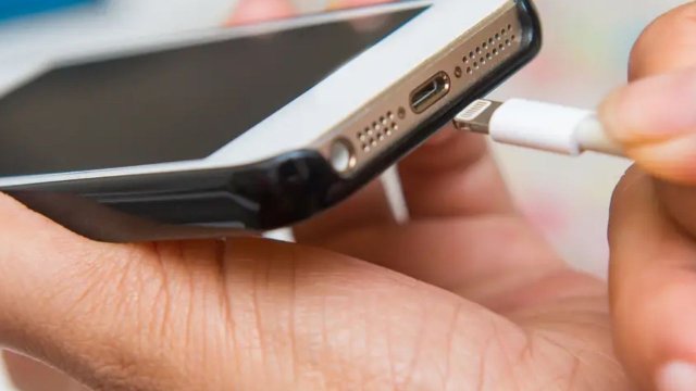 iPhone Şarj Soketi Temizleme İşlemi Şarjınızı Nasıl Etkiler?