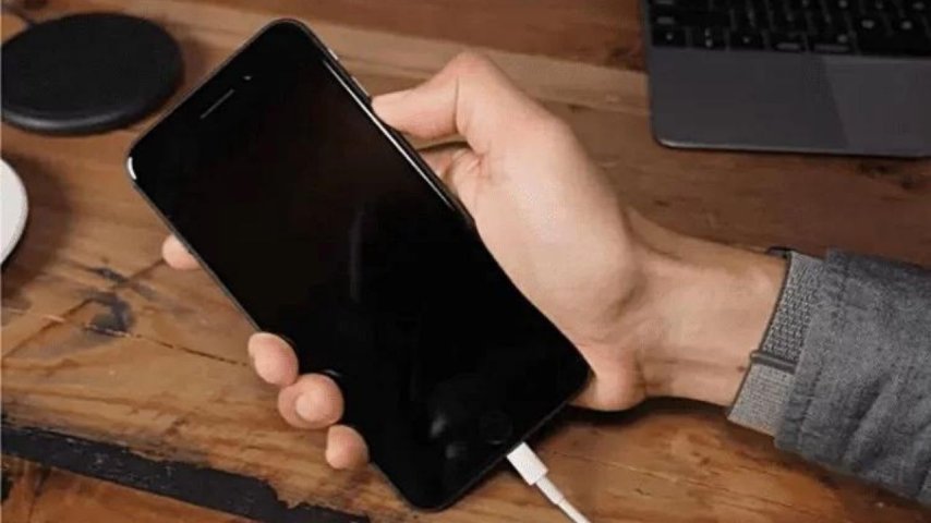 Akıllı Telefon Kapanma Sorunu Teknik Servise Gitmeden Çözülebilir Mi?