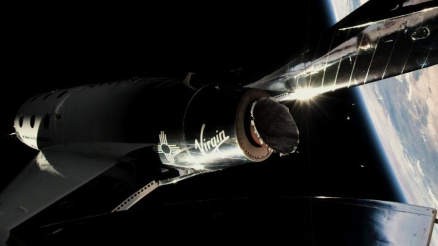 Virgin Galactic, uzayın sınırına ilk turist uçuşunu tamamladı