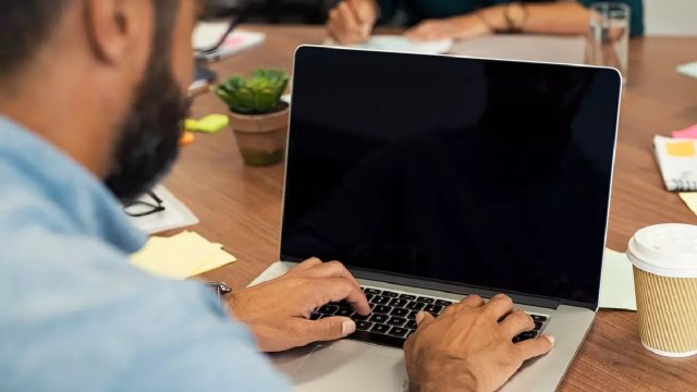 Bilgisayar Siyah Ekran Sorunu: Nedenleri ve Çözümler