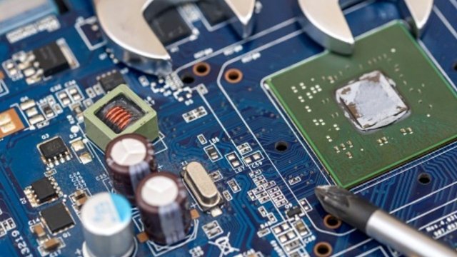 Anakartı Sökerken Hangi Bağlantı Elemanlarını Çıkarmalıyım?
