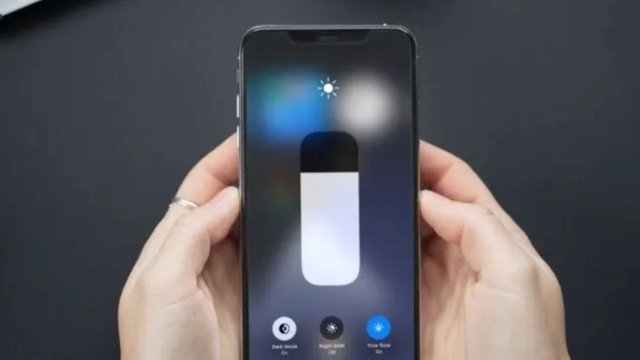 Neden iPhone Ekran Parlaklığınızı Düşürmelisiniz?
