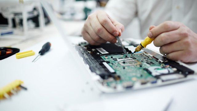 Laptop Anakartı Sökme Süreci Zararlı mıdır: Riskler ve Önlemler