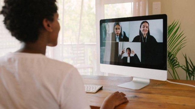 Google Meet mi, Zoom mu: İş Toplantıları İçin Hangisi Daha İyi?