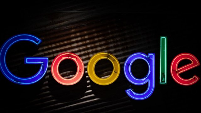 Google, Samsung telefonlarda arama işlevlerini genişletmesine izin vermiyor