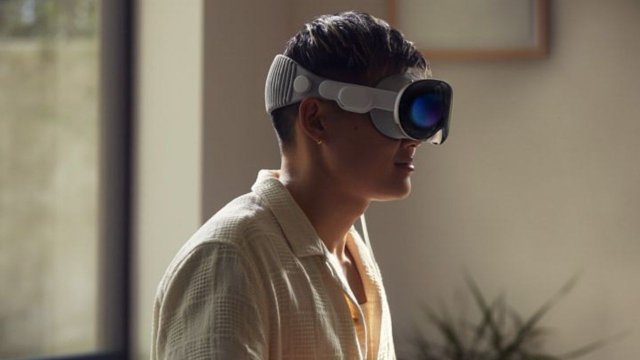 Apple Vision Pro daha piyasaya sürülmeden yeniden tasarlanıyor