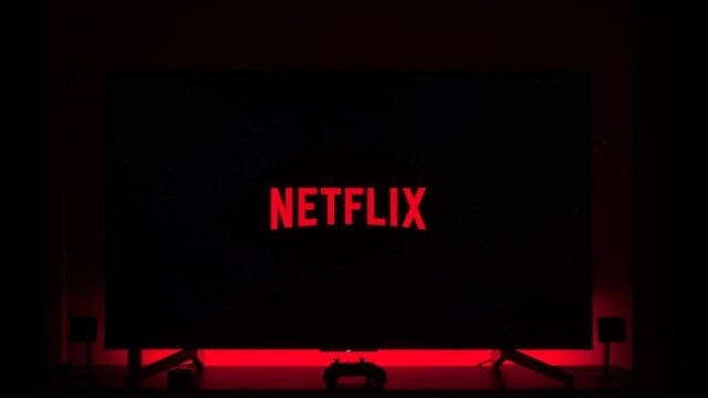 Netflix, dizi ve film bağımlılarına daha az reklam gösterecek